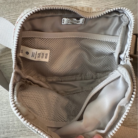 Lululemon Gray Silver Splatter Paint Everywhere Belt Bag - Picture 6 of 8